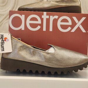 Aetrex "Liz" Brushed Silver Pull on Shoes. NIB. Size EU 43/US 11.5-12